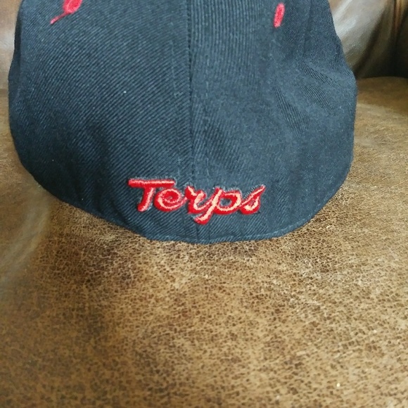 Maryland Terps fitted hat - Picture 3 of 4